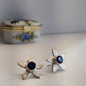Aretes con piedra mineral zafiro en plata 950